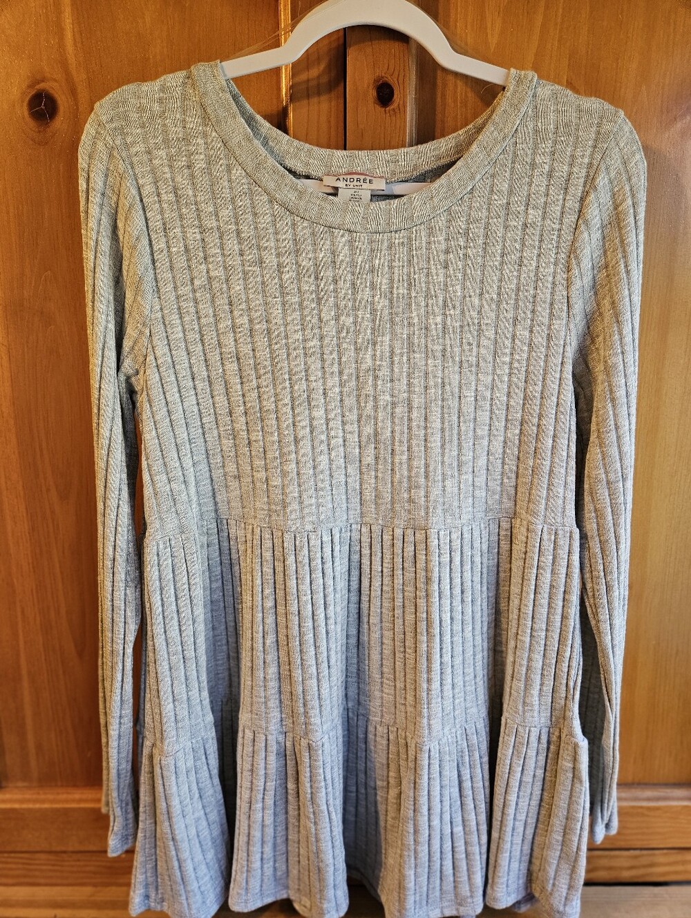 NWOT Andree Ribbed Long-Sleeve Peplum Tunic Top in Light Gray SIZE MEDIUM